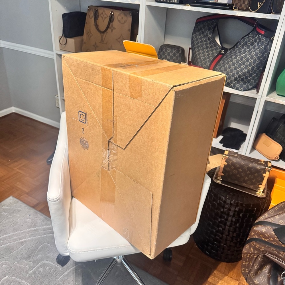 Louis Vuitton Shipping Box - Picture 7 of 7